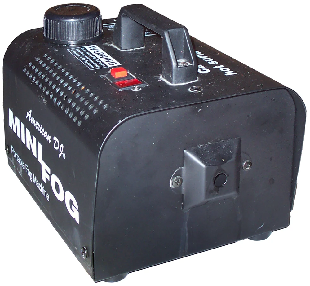 Petite machine à fumée American DJ Mini Fog, modèle illustratif